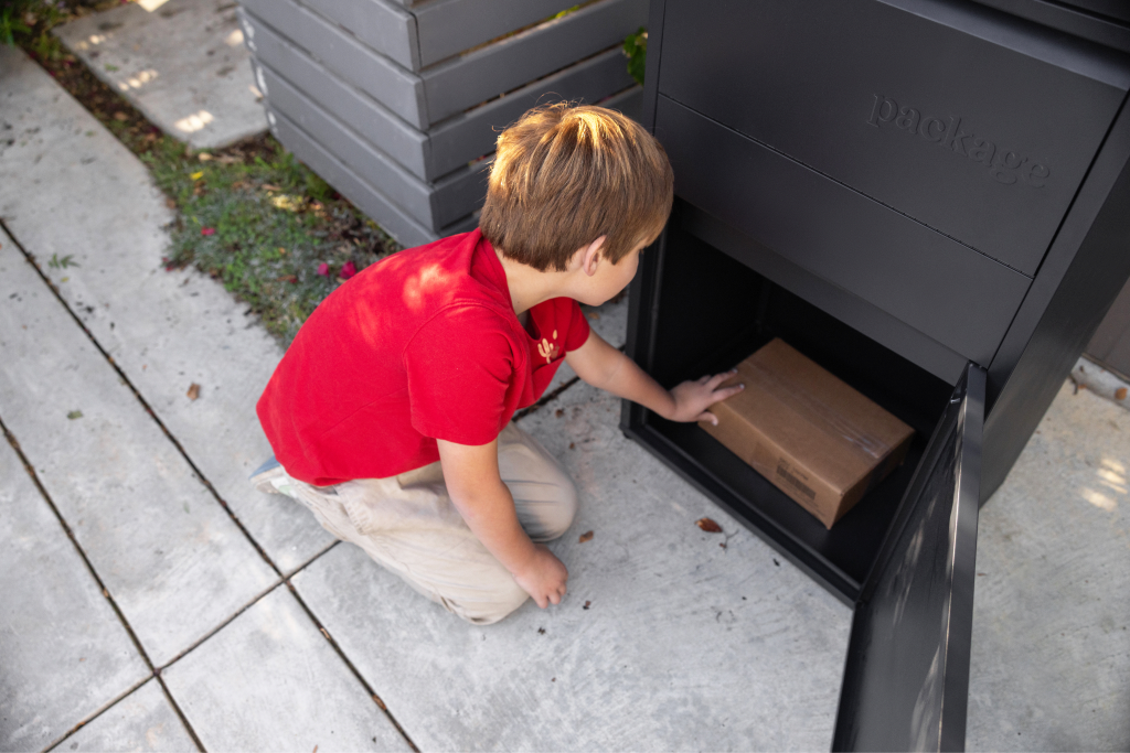 DSMODPK black with model kid package retrieval SCLB1374 | Adoorn