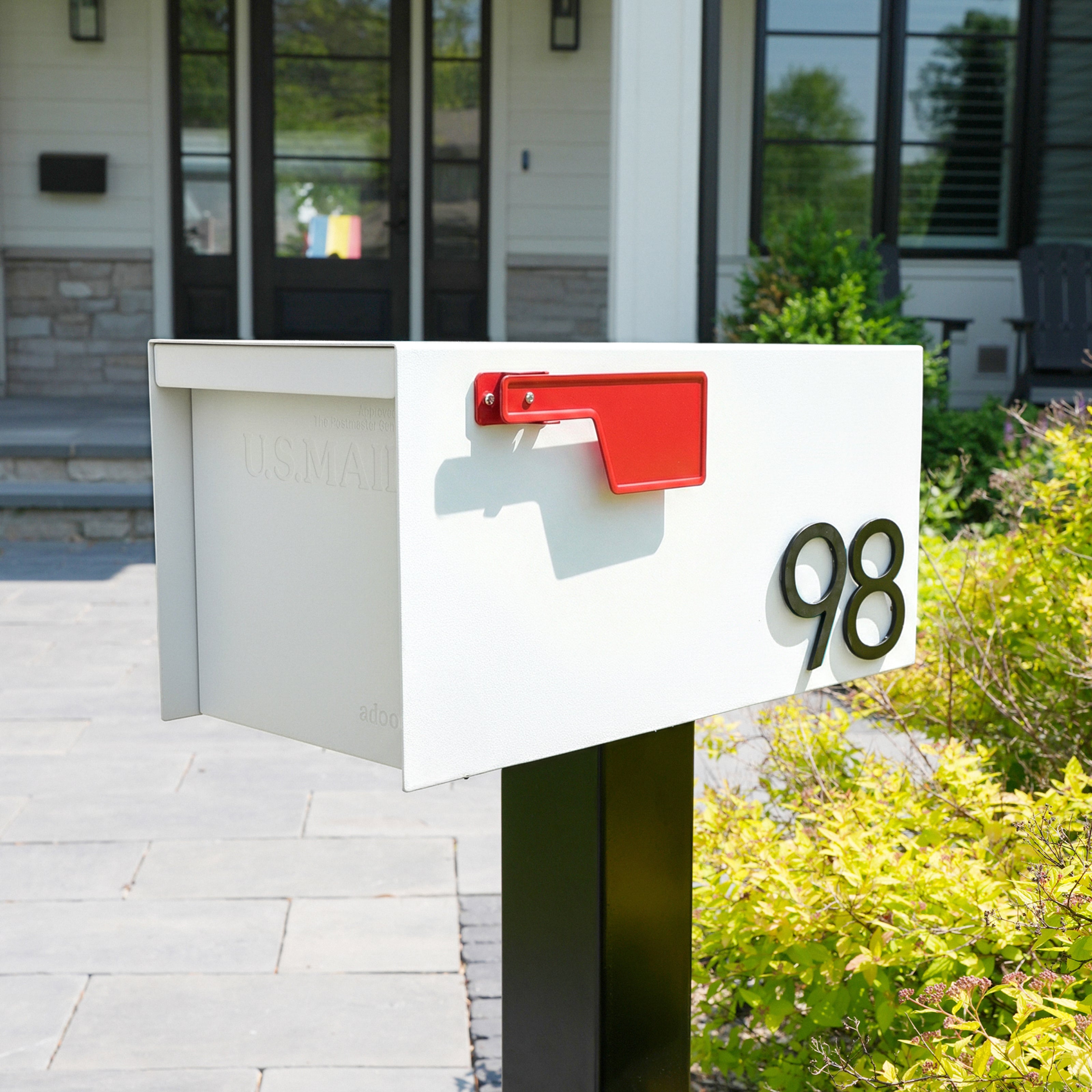 PDP BuyBox Carousel DSPM NL WHITE New USPS Lockup Slide12 Lifestyle | Adoorn