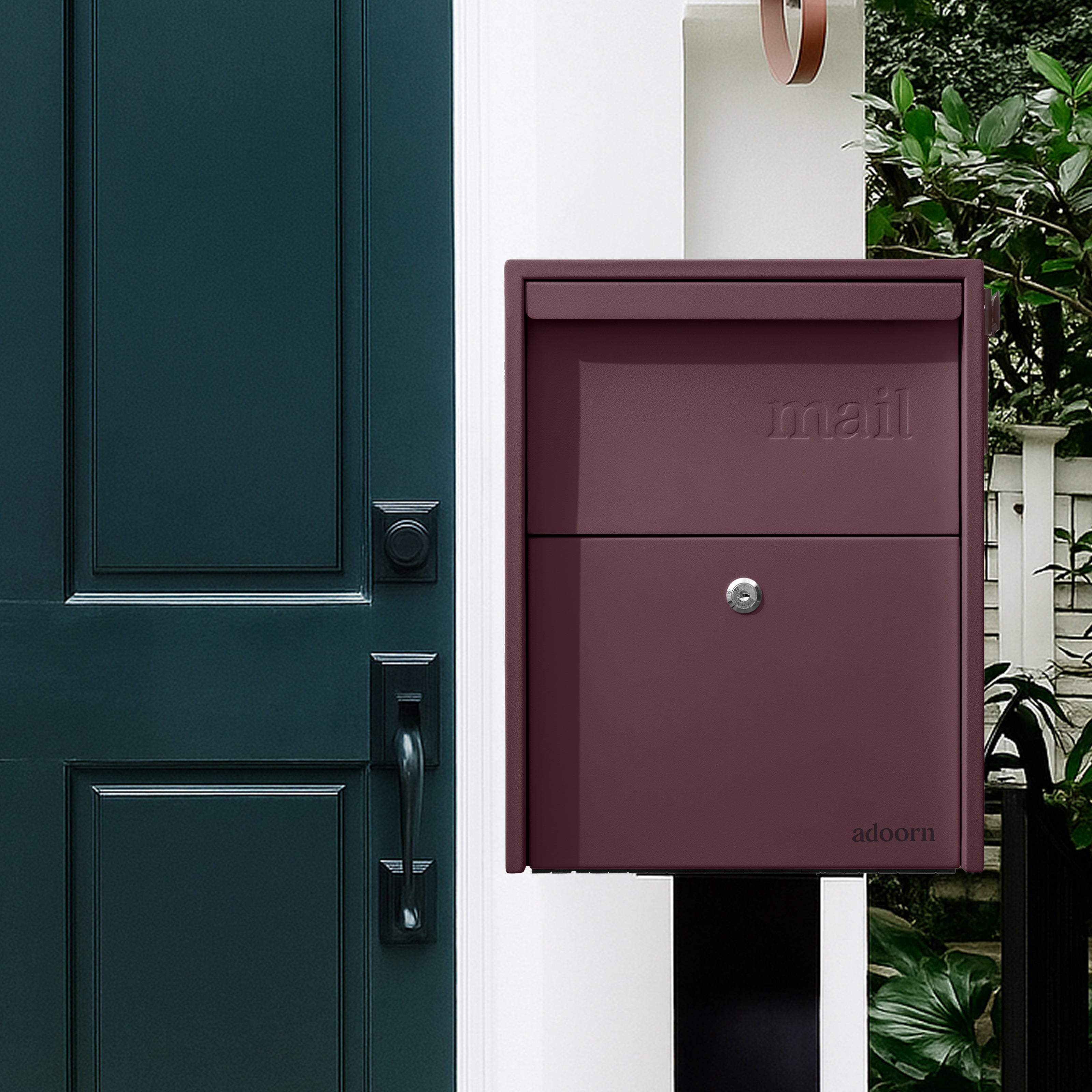 Locking Post Mount Mailbox | Large