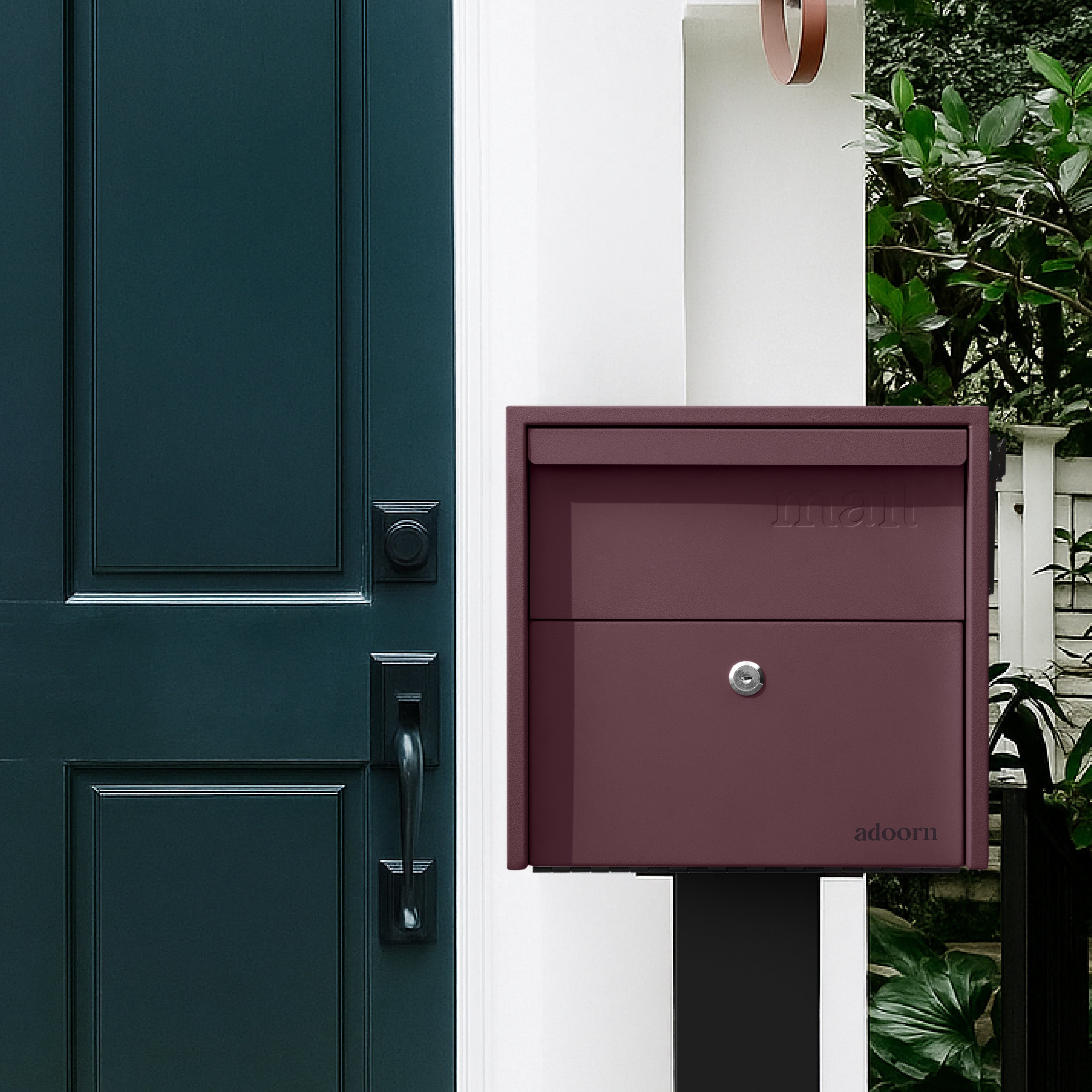 Locking Post Mount Mailbox | Small