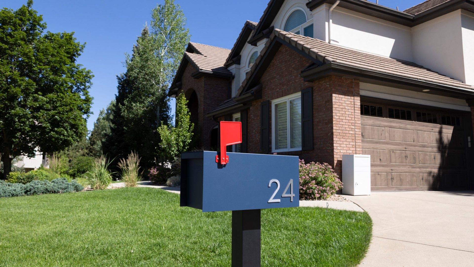 Boost Your Home's Curb Appeal for a Quick Sale with Adoorn's mailboxes