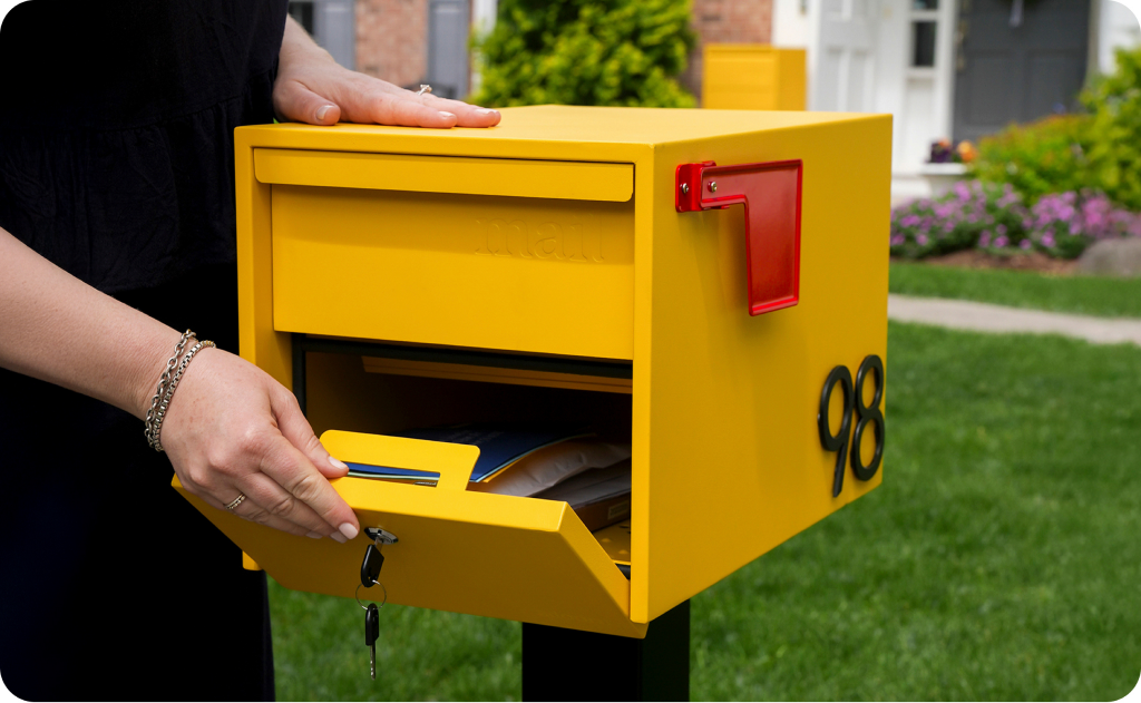 DSPOST curb yellow DSMAN 4IN 98 with model in use tray mail homepage tile | Adoorn
