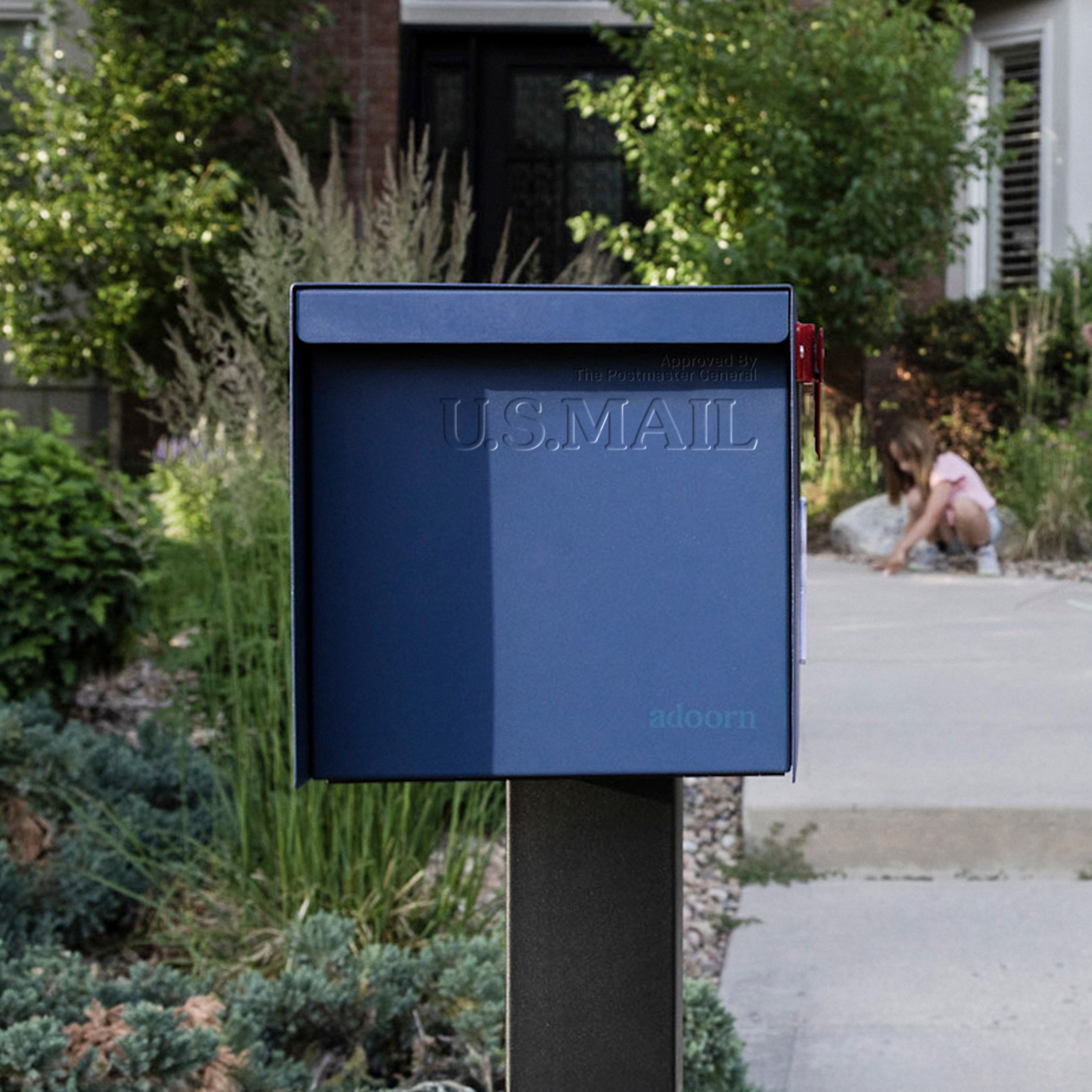 PDP BuyBox Carousel DSPM NL NAVY New USPS Lockup Slide12 Lifestyle | Adoorn